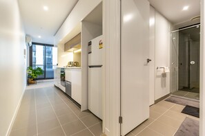 Interior - Cosy Apartment in the heart of Melbourne + Free Wi-Fi + Free Parking (Melbourne)