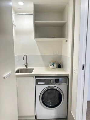 Interior - Cozy 2BR-2BA Rooftop Pool & BBQ, WiFi & Netflix (Dickson)