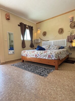 1 chambre, fer et planche à repasser, lit parapluie, Wi-Fi gratuit