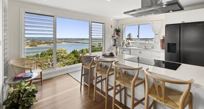 THE PENTHOUSE - Spectacular Views of the Bay and the Ocean!