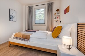 2 bedrooms, desk, iron/ironing board, travel cot - Domizil Parkstraße Fritzi - quiet location close to the beach (Kölpinsee)