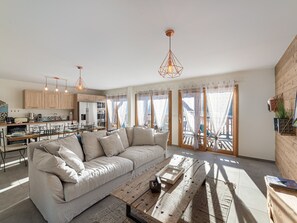 TV - Ski-in/Ski-out apartment, 3 bedrooms + bunk beds, terrace, Le Levassaix (Saint-Martin-de-Belleville)