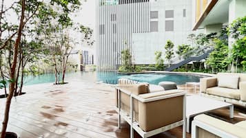 2 outdoor pools
