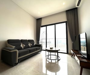 Apartemen Eksekutif | Area keluarga | Televisi 55-inci dengan saluran TV kabel, Netflix, dan layanan streaming