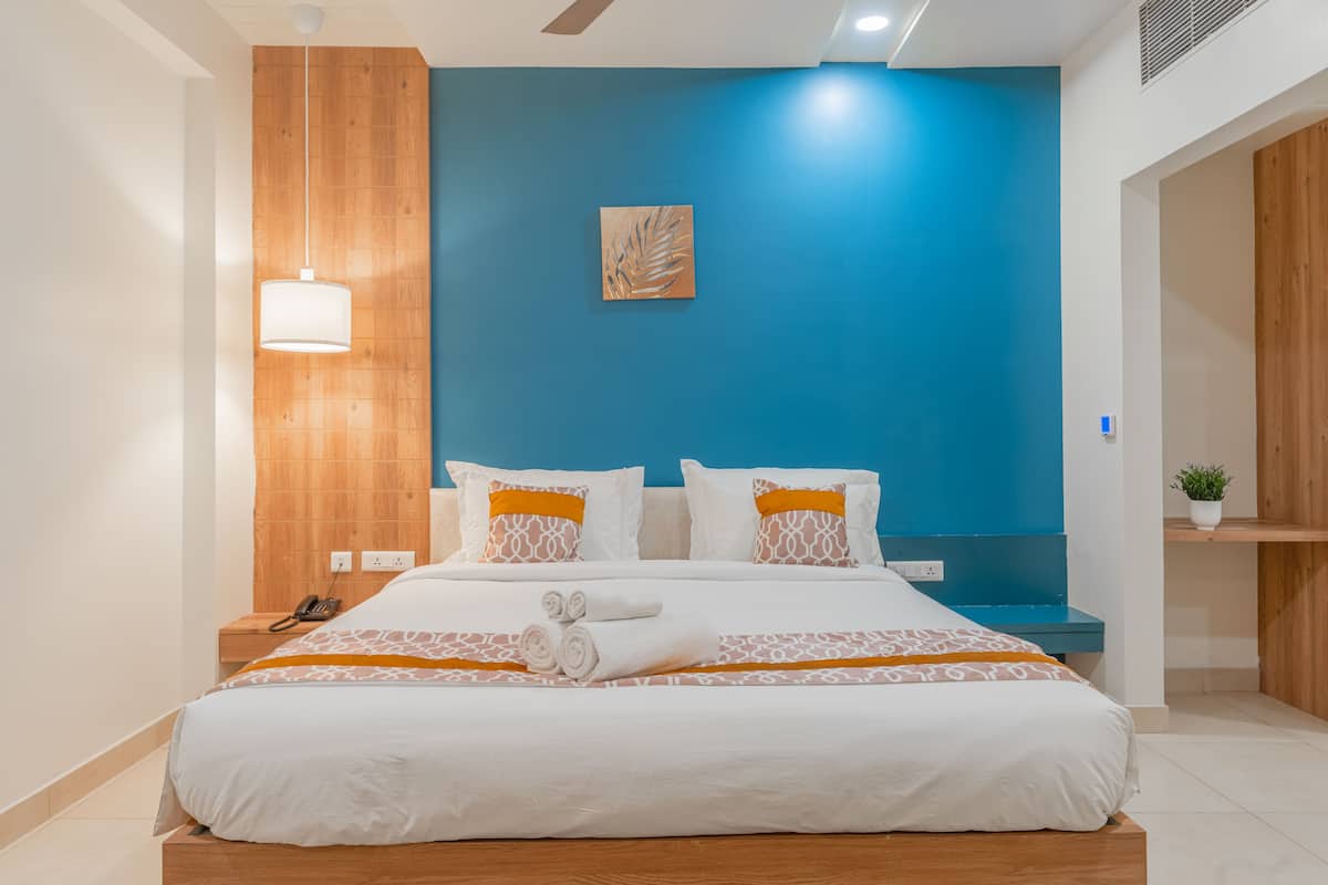 Premium Room | 1 bedroom, desk, laptop workspace, iron/ironing board