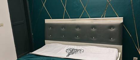 2 bedrooms, iron/ironing board, WiFi