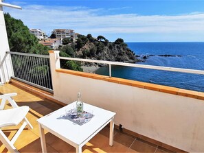 Terrace/patio - Spacious apartment in Llançà with sea view, terrace, parking, and pets allowed (Llançà)