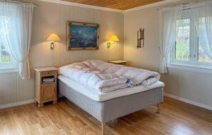 3 bedrooms, iron/ironing board, free WiFi