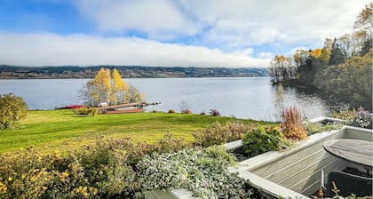 Lovely home in Bjoneroa with WiFi