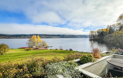 Lovely home in Bjoneroa with WiFi