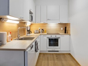 Fridge, microwave, dishwasher, cookware/dishes/utensils - Hovikatti by Interhome (Sotkamo)