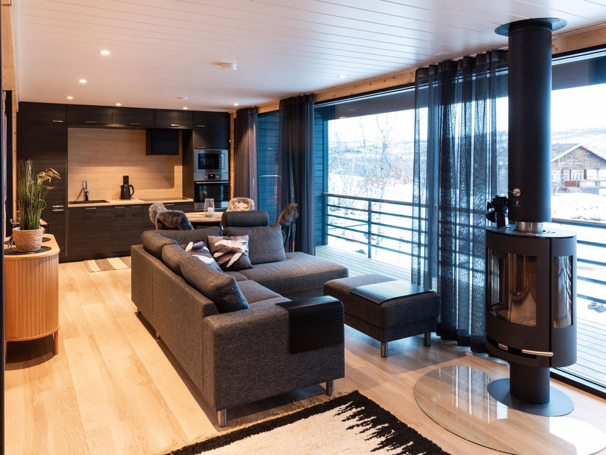 Televisión y chimenea 