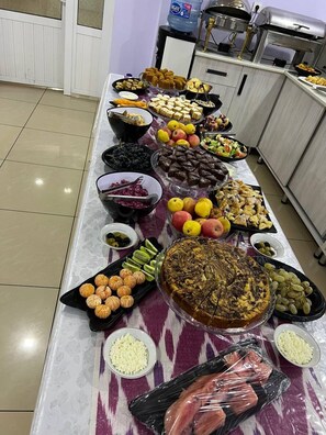 Free daily buffet breakfast