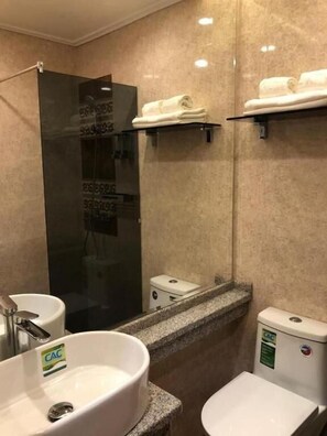Bathroom - Grand Avenue Hotel (Tashkent)