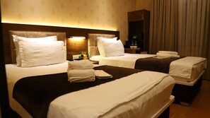 Egyptian cotton sheets, premium bedding, down duvets, minibar - Grand Avenue Hotel (Tashkent)