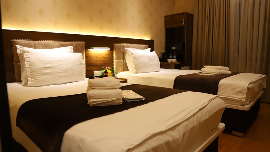 Grand Avenue Hotel