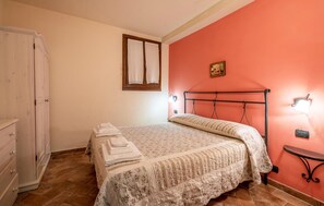 2 室のベッドルーム、WiFi (無料)、ベッドシーツ