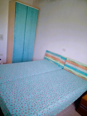 2 chambres, fer et planche à repasser, literie fournie