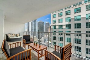 Property grounds - Elegant 1BR with Oversized Balcony and Bay View (Miami)