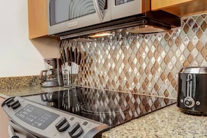 Fridge, microwave, oven, stovetop - Elegant 1BR with Oversized Balcony and Bay View (Miami)