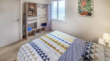 Lit parapluie, Wi-Fi gratuit, draps fournis