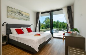 4 bedrooms, travel crib, free WiFi, bed sheets - 4 bedroom stunning home in Rakalj (Rakalj)