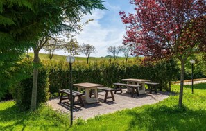 Outdoor dining - Amazing home in Nocera Umbra with WiFi (Nocera Umbra)
