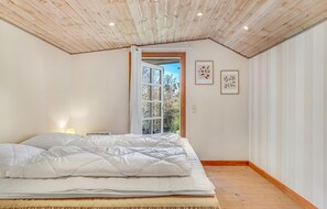 6 bedrooms, travel cot, free WiFi