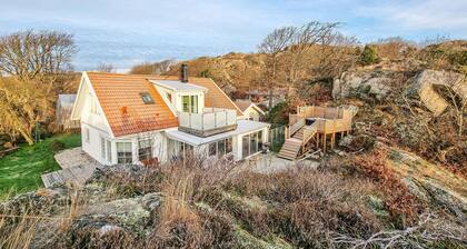 Amazing home in Rönnäng with sauna