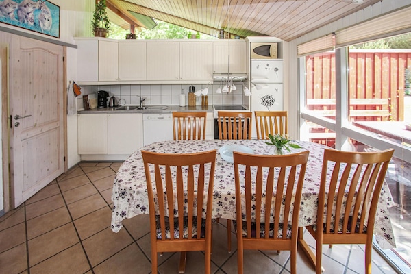 Fridge, stovetop, dishwasher