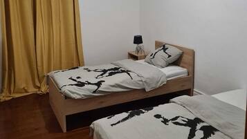 3 chambres, bureau, Wi-Fi gratuit, draps fournis