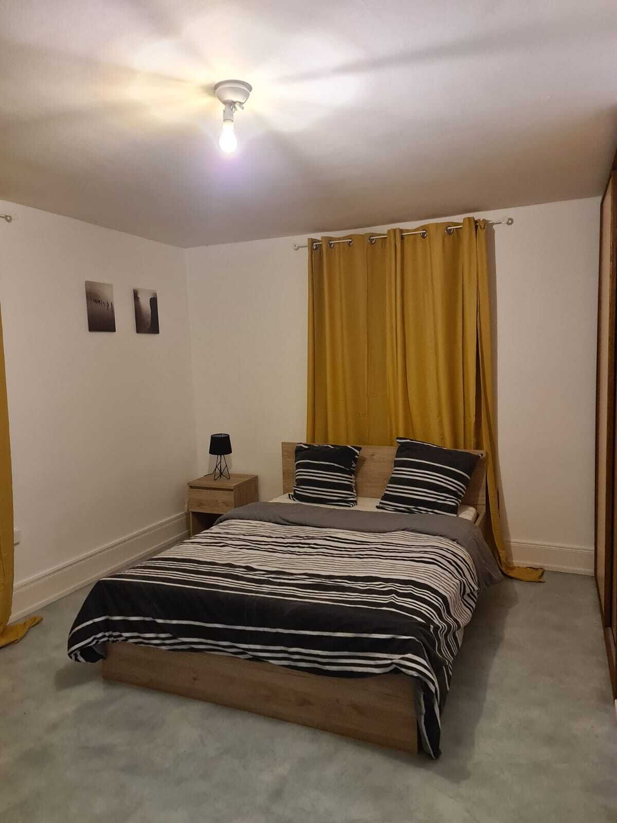 3 chambres, bureau, Wi-Fi gratuit, draps fournis