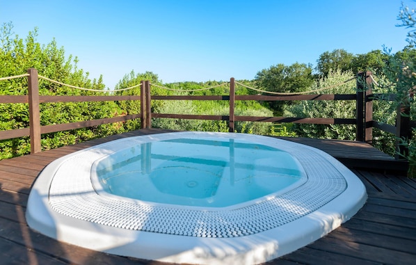 Baignoire à remous extérieure