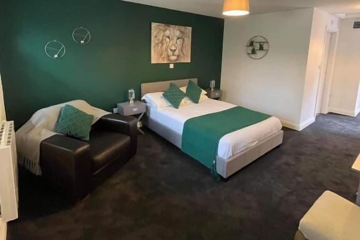 Quarto casal luxo | Ferros/tábuas de passar roupa, Wi-Fi de cortesia, roupa de cama