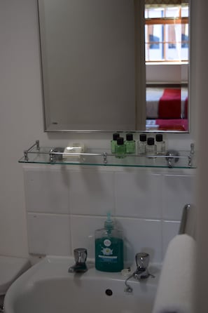 Ducha y bañera combinadas y toallas