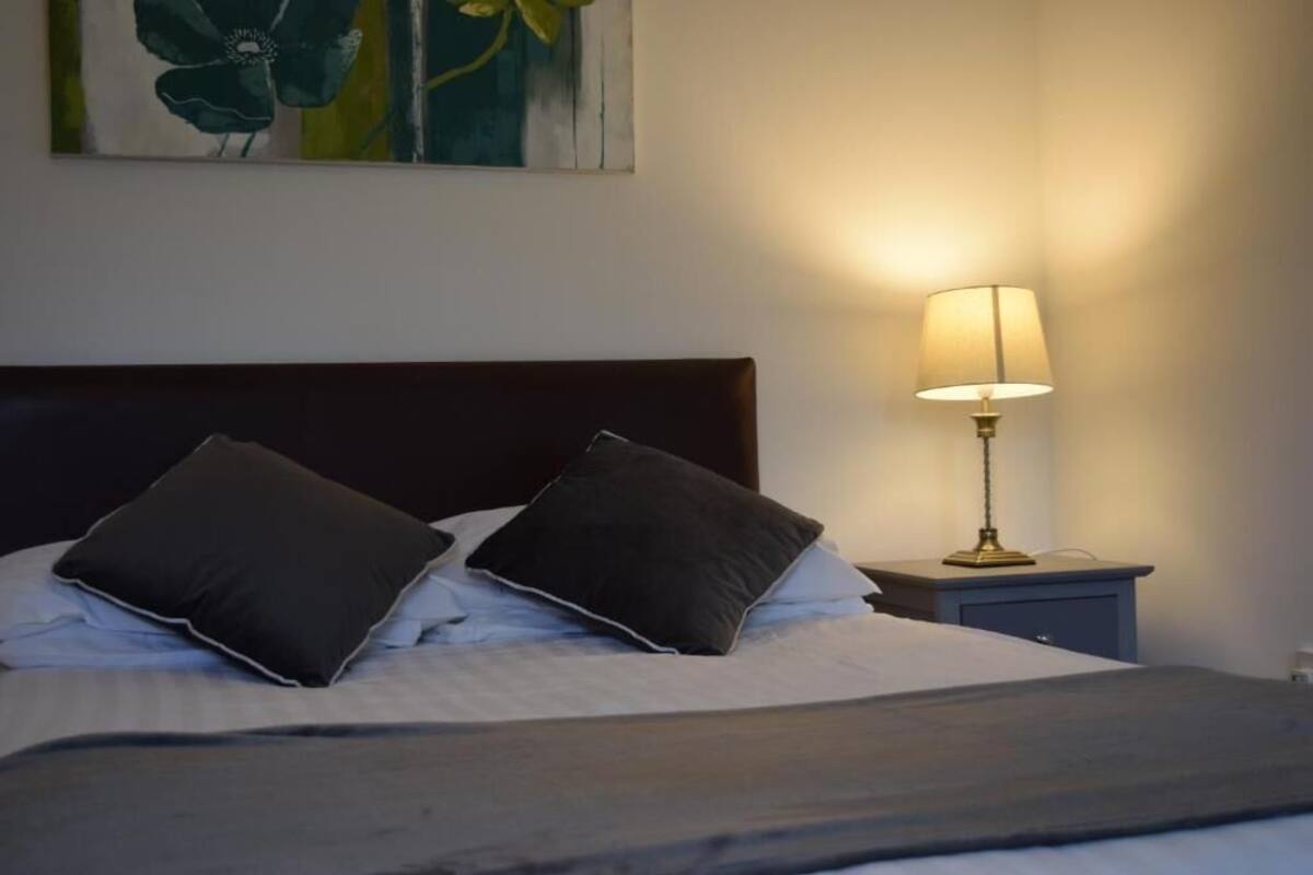 Ferros/tábuas de passar roupa, Wi-Fi de cortesia, roupa de cama