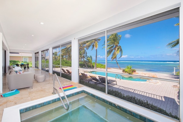 Hot tub on the screened porch