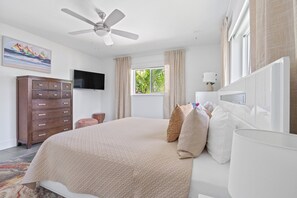 3 bedrooms, iron/ironing board, travel crib, free WiFi - 3/2 Tiki Hut-Jacuzzi-Saltwater Heated Pool-Private (Deerfield Beach)