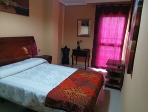 3 soverom, skrivebord, strykejern/-brett og wi-fi (inkludert)