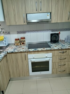Fridge, microwave, oven, stovetop - 2BEACH LINE (Melilla)
