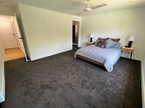 6 bedrooms, WiFi - Spectacular newly renovated 5 bedroom home.  (Nerang)
