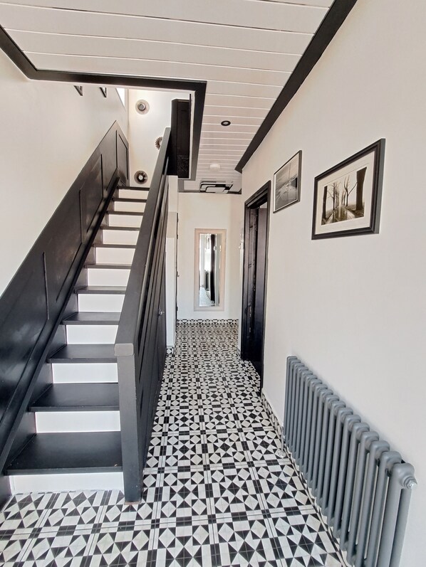 Interior - Fylde Cottage - Your Perfect Staycation Accommodation W/Hot tub (BISPHAM)