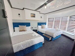 3 bedrooms, iron/ironing board, travel crib, free WiFi - Fylde Cottage - Your Perfect Staycation Accommodation W/Hot tub (BISPHAM)