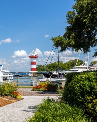 SPACIOUS VILLA NEAR SHOPS & BEACH IN HARBOUR TOWN HILTON HEAD