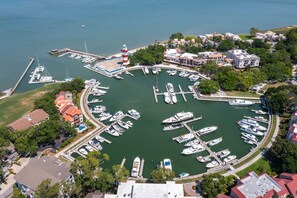 Marina - SPACIOUS VILLA NEAR SHOPS & BEACH IN HARBOUR TOWN HILTON HEAD (Hilton Head Island)