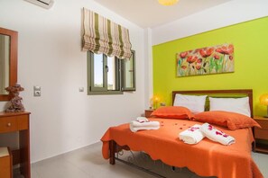 2 bedrooms, iron/ironing board, WiFi