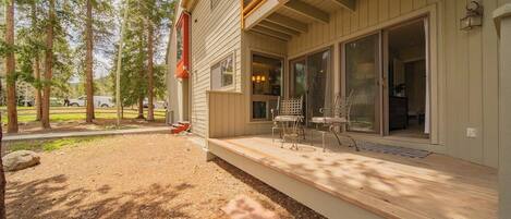 屋外ダイニングエリア