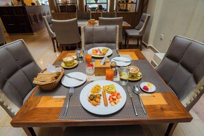Desayuno continental gratuito y diario