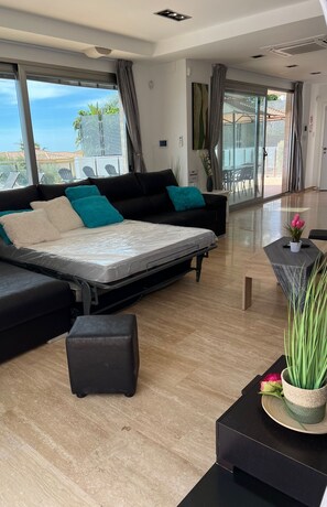 Smart-TV, Tischtennisplatte