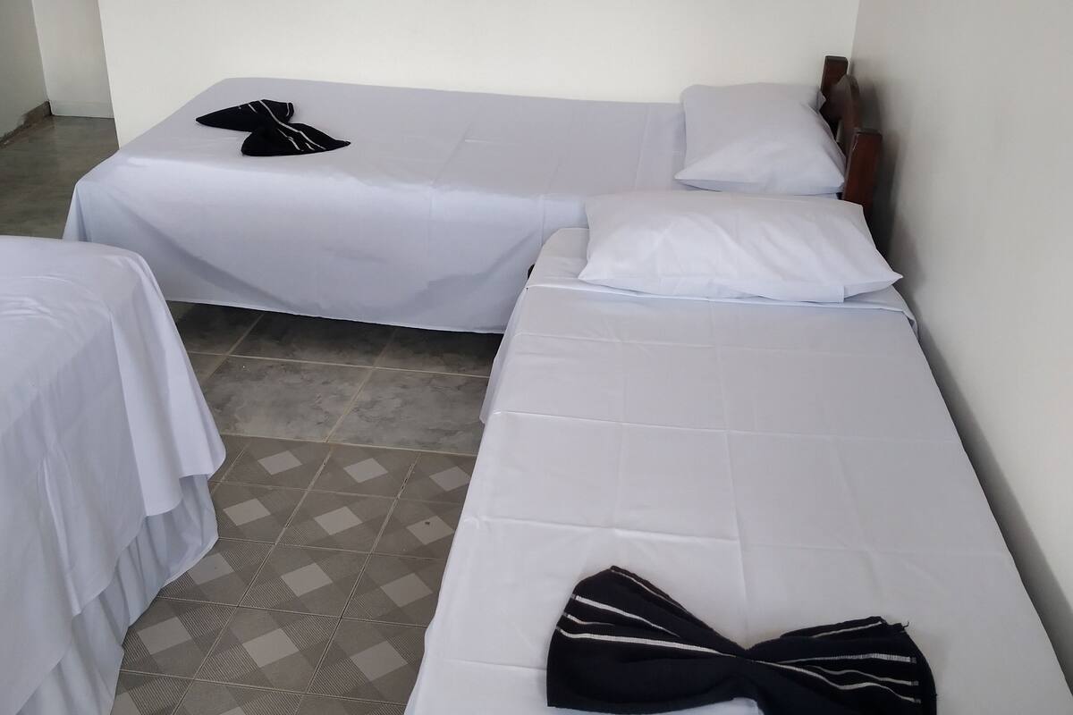 Quarto quádruplo básico | 9 quartos, Wi-Fi de cortesia
